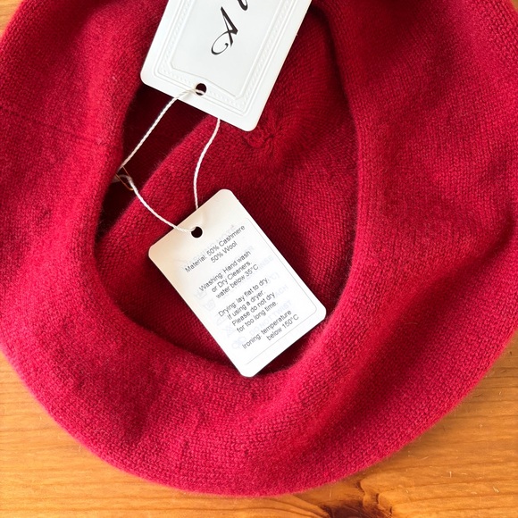 Dark red cashmere wool beret hat - Picture 12 of 16